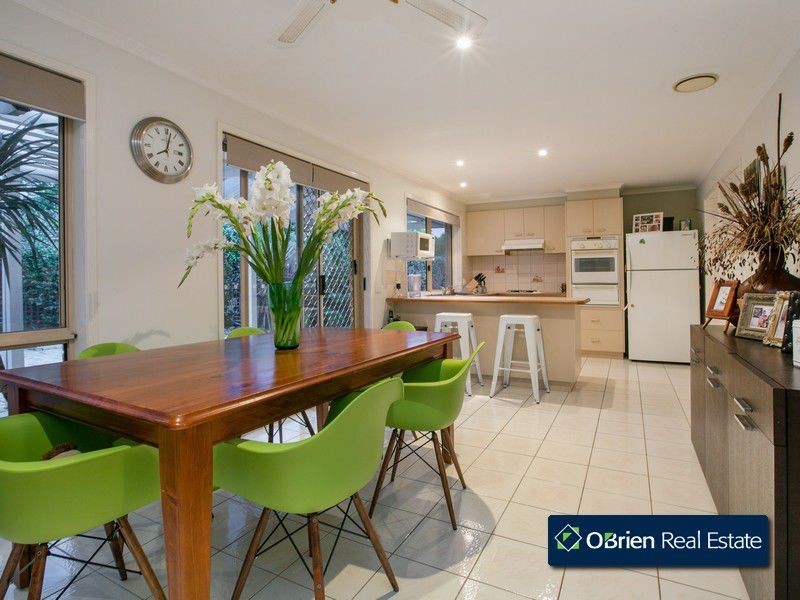 60 St Boswells Avenue, Berwick VIC 3806