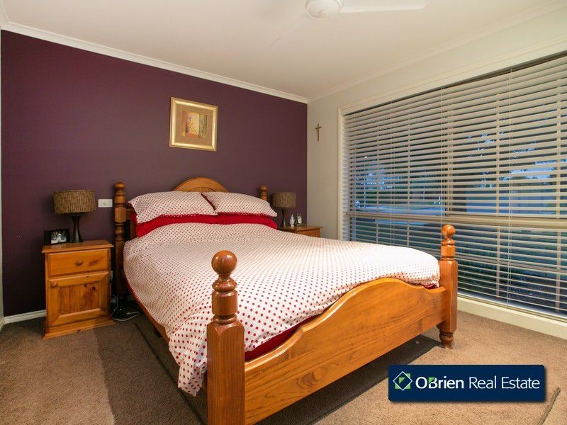 60 St Boswells Avenue, Berwick VIC 3806