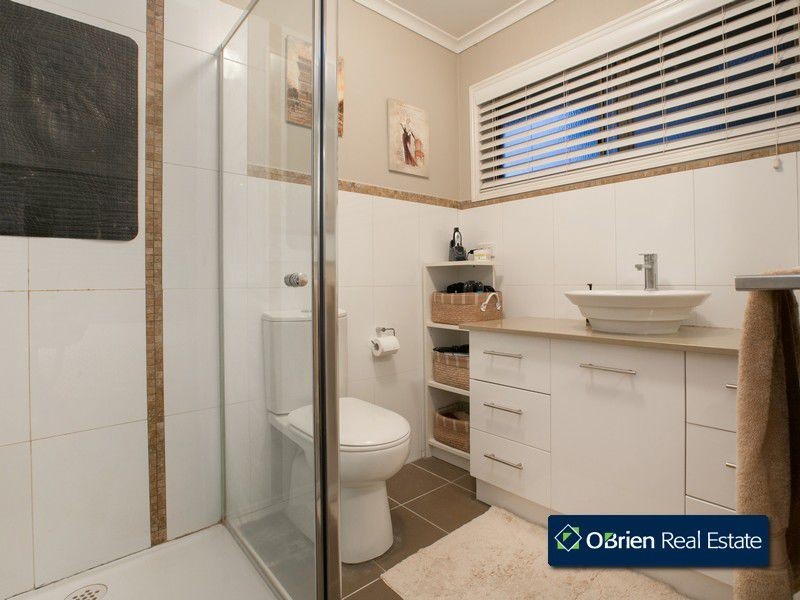 60 St Boswells Avenue, Berwick VIC 3806