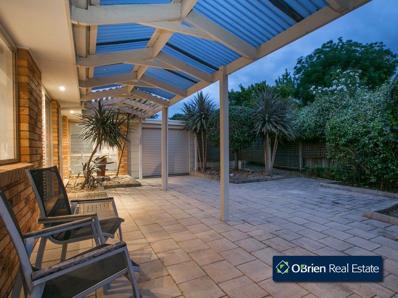 60 St Boswells Avenue, Berwick VIC 3806