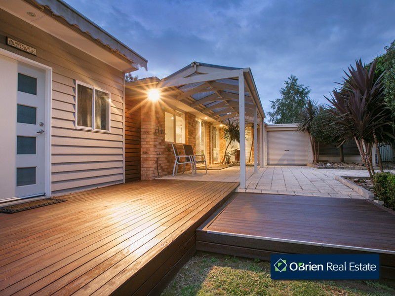 60 St Boswells Avenue, Berwick VIC 3806