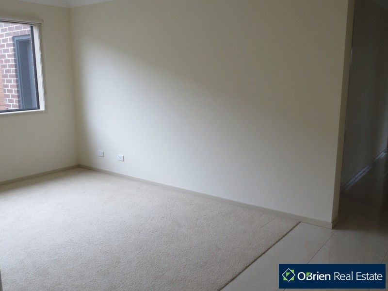 2 Tarwin Place, Cranbourne East VIC 3977