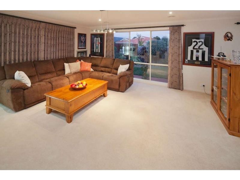 12 Livingstone Blvd, Pakenham VIC 3810