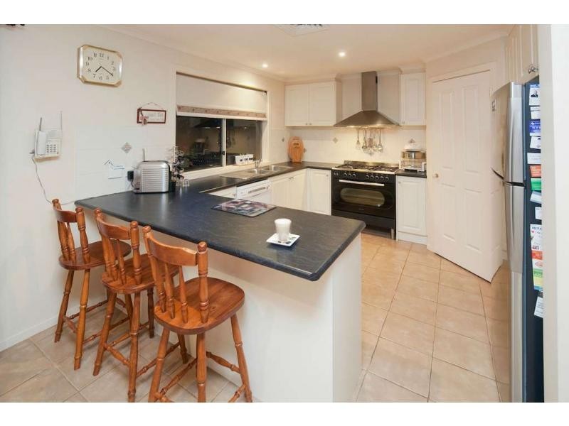 12 Livingstone Blvd, Pakenham VIC 3810