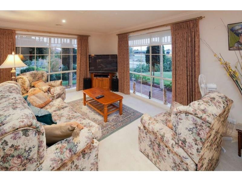 12 Livingstone Blvd, Pakenham VIC 3810