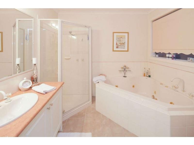 12 Livingstone Blvd, Pakenham VIC 3810