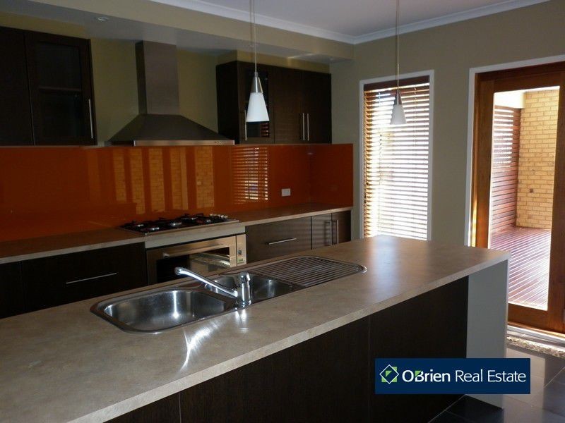 2 Lawton Court, Berwick VIC 3806