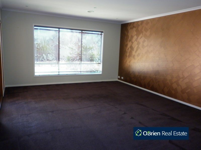 2 Lawton Court, Berwick VIC 3806