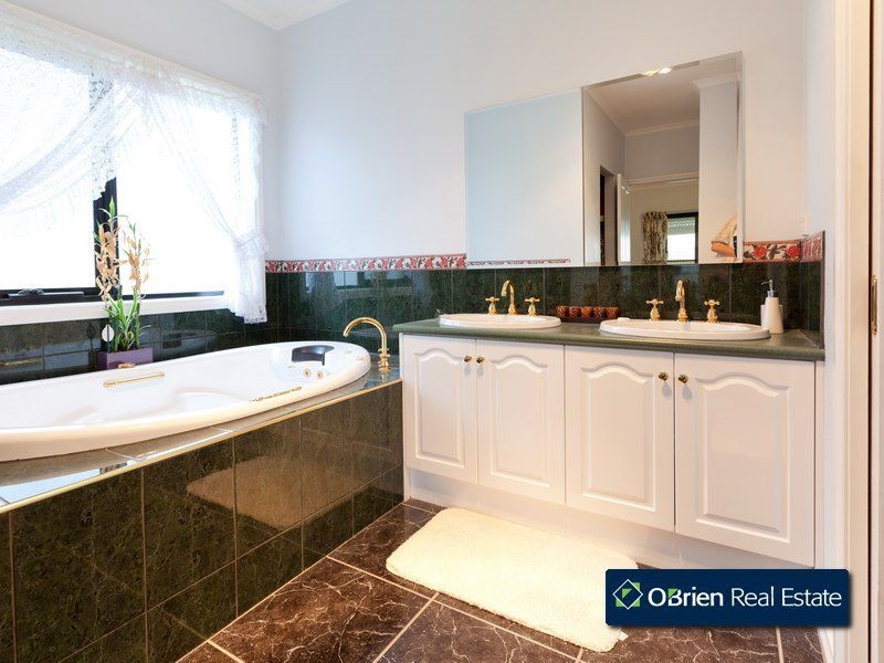 5 Tooradin Esplanade, Tooradin VIC 3980