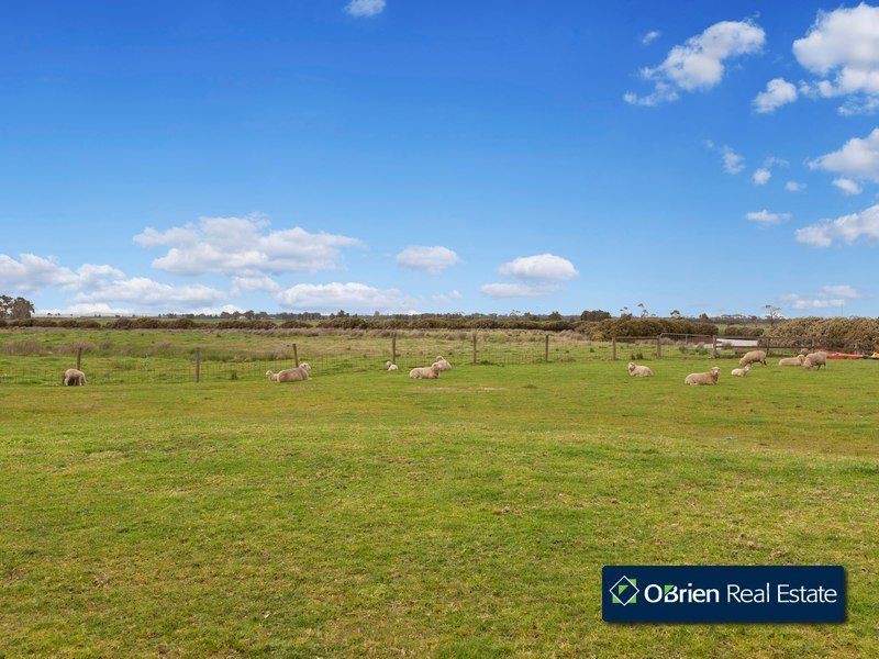 5 Tooradin Esplanade, Tooradin VIC 3980