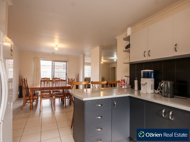 1 Dunferline Crescent, Cranbourne VIC 3977