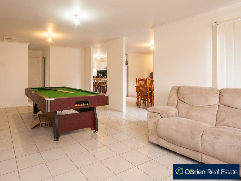 1 Dunferline Crescent, Cranbourne VIC 3977