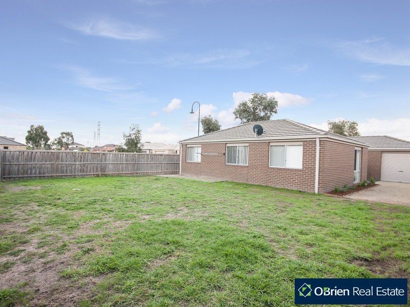 1 Dunferline Crescent, Cranbourne VIC 3977