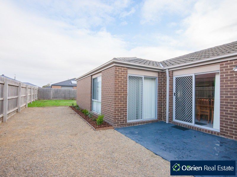1 Dunferline Crescent, Cranbourne VIC 3977