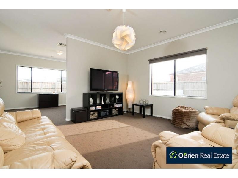 15 Winneke Way, Pakenham VIC 3810