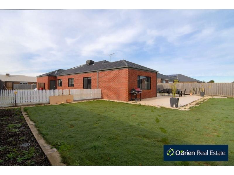 15 Winneke Way, Pakenham VIC 3810