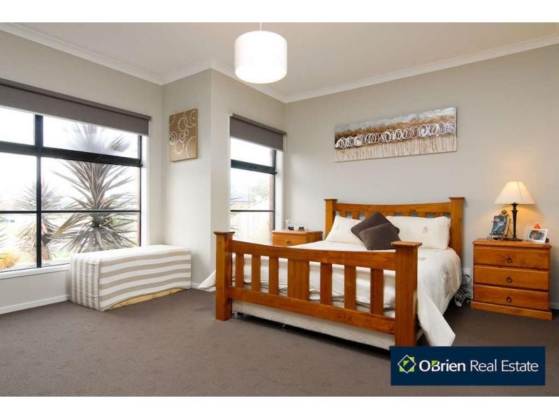 15 Winneke Way, Pakenham VIC 3810