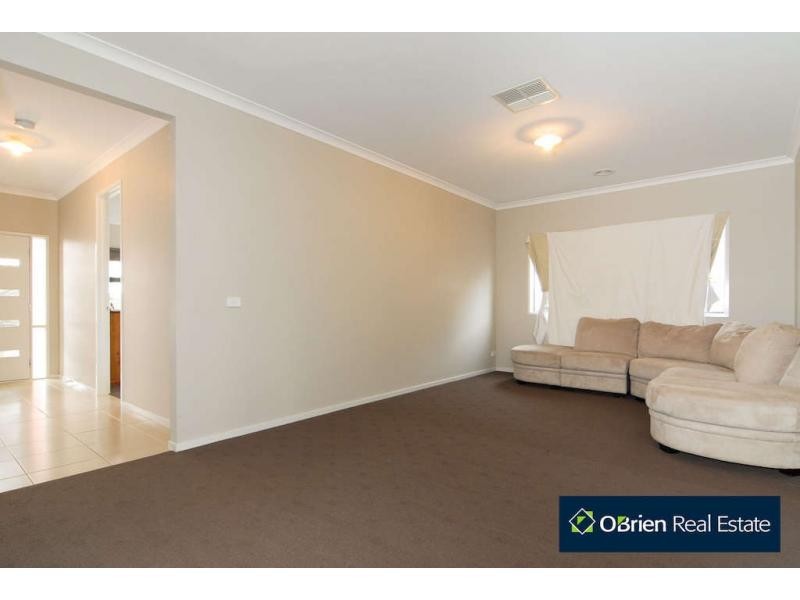 15 Winneke Way, Pakenham VIC 3810