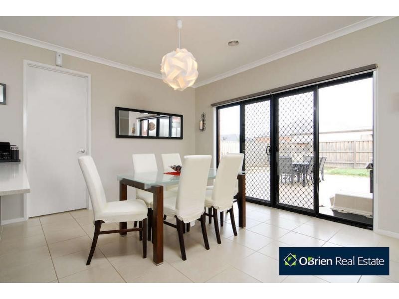 15 Winneke Way, Pakenham VIC 3810