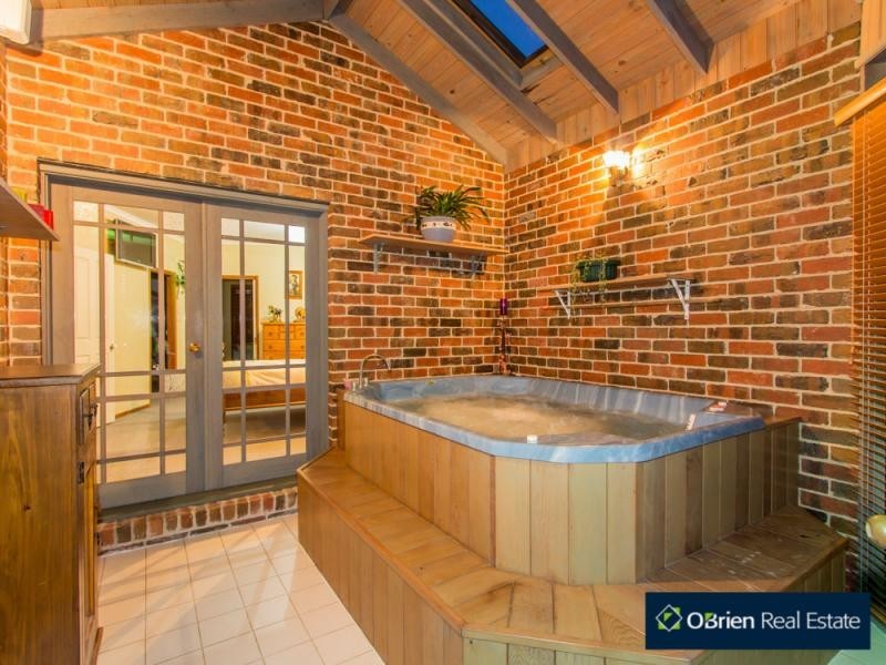 8 Eagle Court, Blind Bight VIC 3980