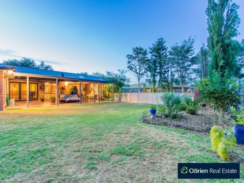 8 Eagle Court, Blind Bight VIC 3980