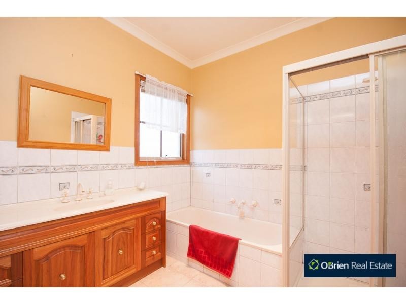 33 Bevnol Road, Langwarrin VIC 3910