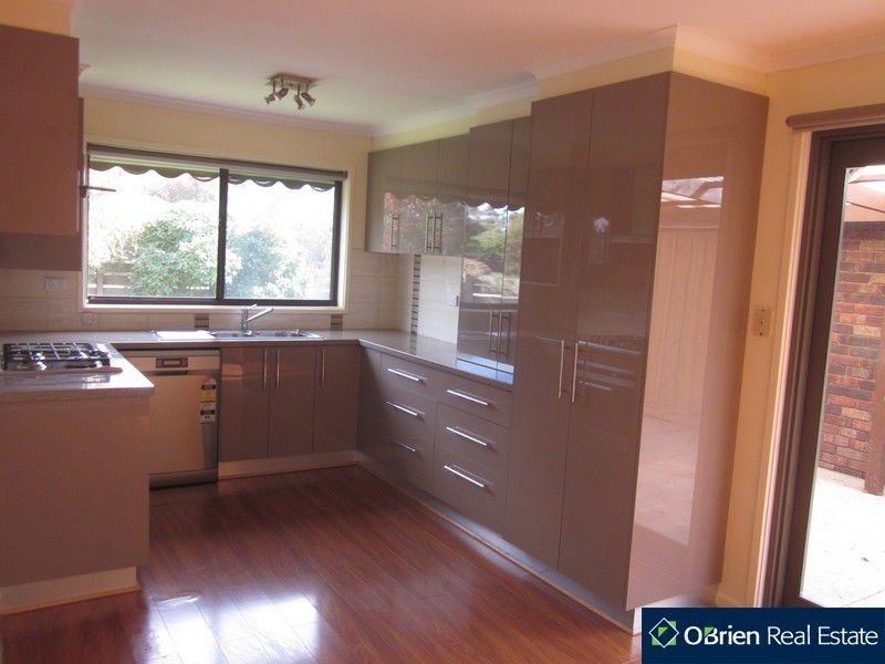 2A Blaxland Avenue, Cranbourne VIC 3977