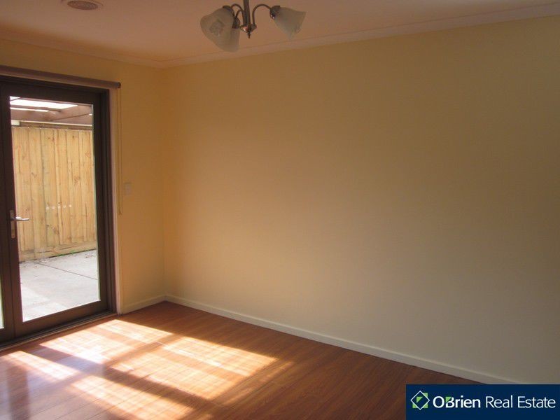 2A Blaxland Avenue, Cranbourne VIC 3977