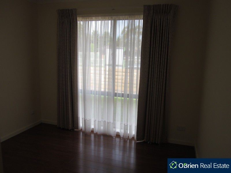 2A Blaxland Avenue, Cranbourne VIC 3977