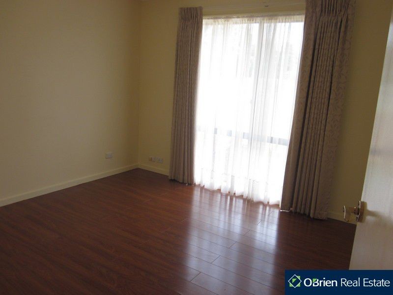 2A Blaxland Avenue, Cranbourne VIC 3977