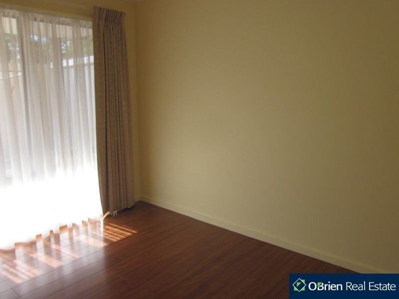 2A Blaxland Avenue, Cranbourne VIC 3977