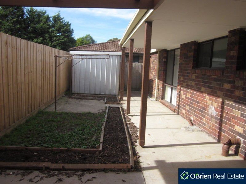 2A Blaxland Avenue, Cranbourne VIC 3977