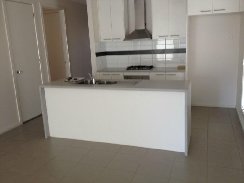 2 Leicester Square, Pakenham VIC 3810