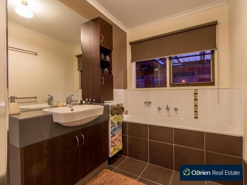 61 Glenalva Parade, Cannons Creek VIC 3977