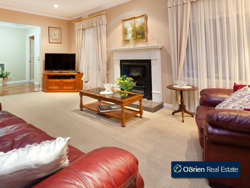 12 Lyall Road, Berwick VIC 3806