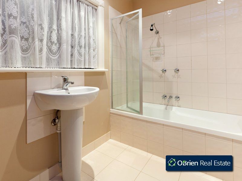 12 Lyall Road, Berwick VIC 3806