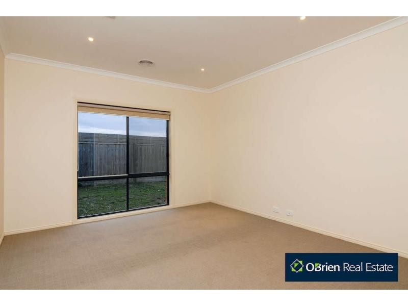 3 Bushranger Boulevard, Cranbourne East VIC 3977