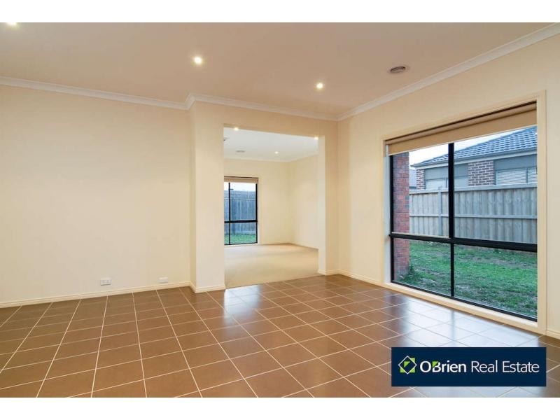 3 Bushranger Boulevard, Cranbourne East VIC 3977