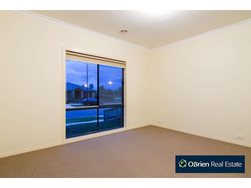 3 Bushranger Boulevard, Cranbourne East VIC 3977