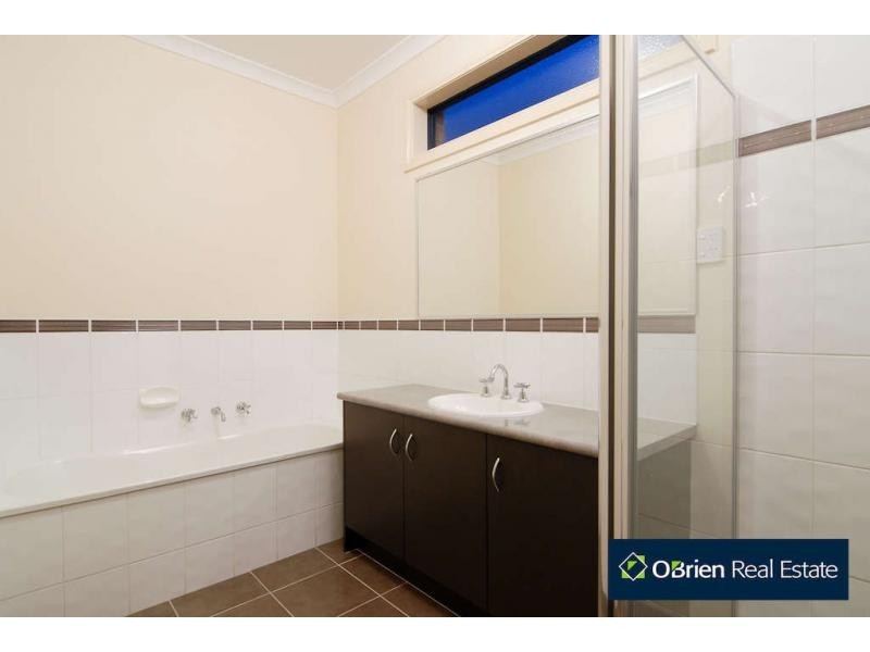 3 Bushranger Boulevard, Cranbourne East VIC 3977