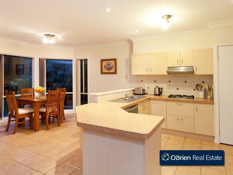 21 Streeton Way, Berwick VIC 3806