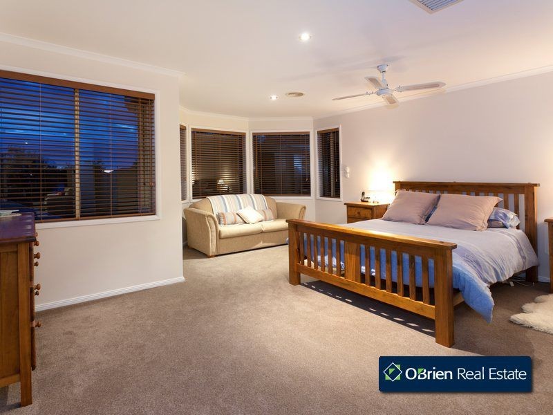 21 Streeton Way, Berwick VIC 3806