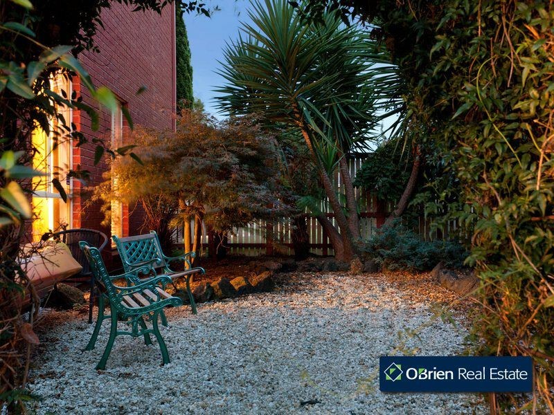 21 Streeton Way, Berwick VIC 3806