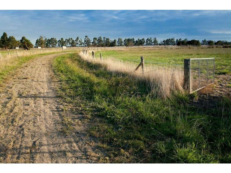405-415 Five Mile Road, Pakenham South VIC 3810