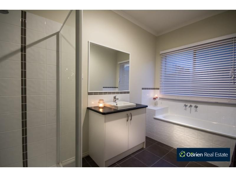 5 Manna Row, Officer VIC 3809