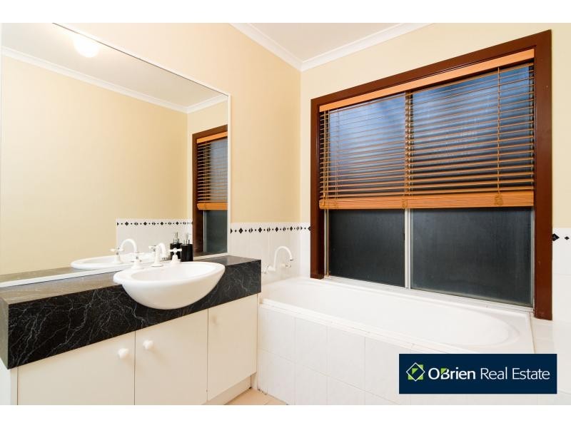 14 Crabill Walk, Narre Warren South VIC 3805