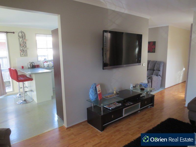 54 Rachel Drive, Cranbourne North VIC 3977