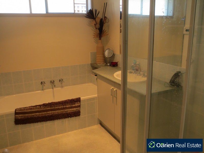 54 Rachel Drive, Cranbourne North VIC 3977