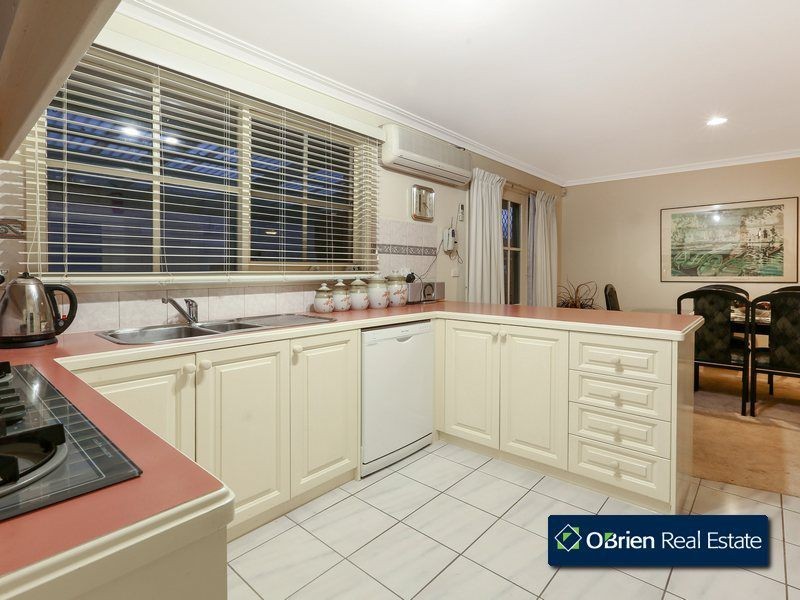 51 Collins Crescent, Berwick VIC 3806