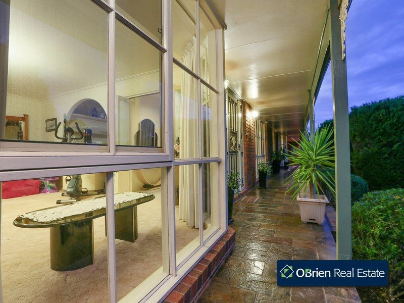 51 Collins Crescent, Berwick VIC 3806